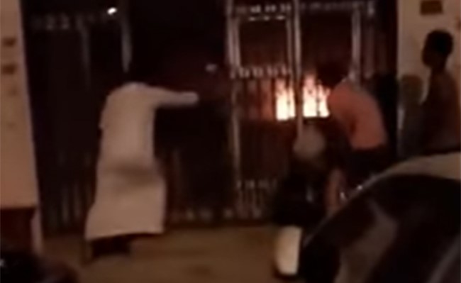 بالفيديو.. شبان يسيطرون على حريق بمخبز بالرياض ويوقظون سكان العمارة ويجلونهم