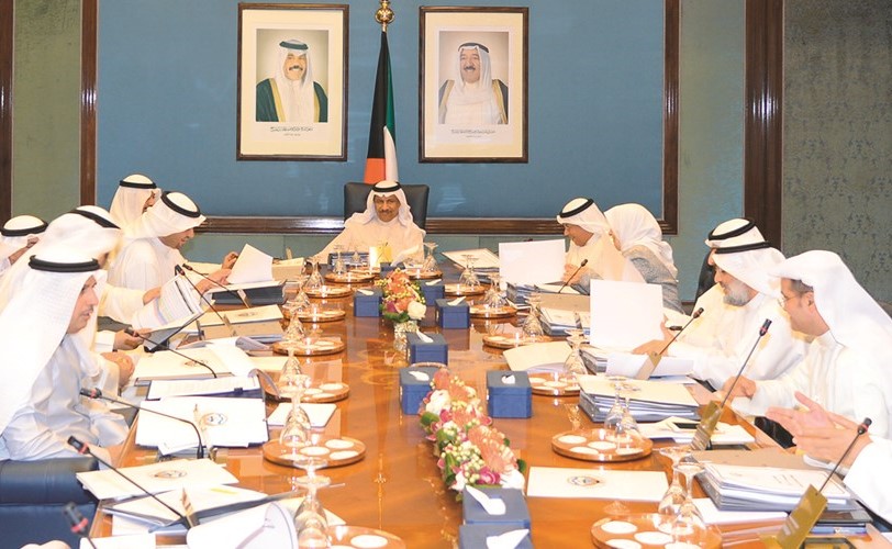 سمو رئيس مجلس الوزراء الشيخ جابر المبارك مترئسا جلسة مجلس الوزراء أمس ﻿