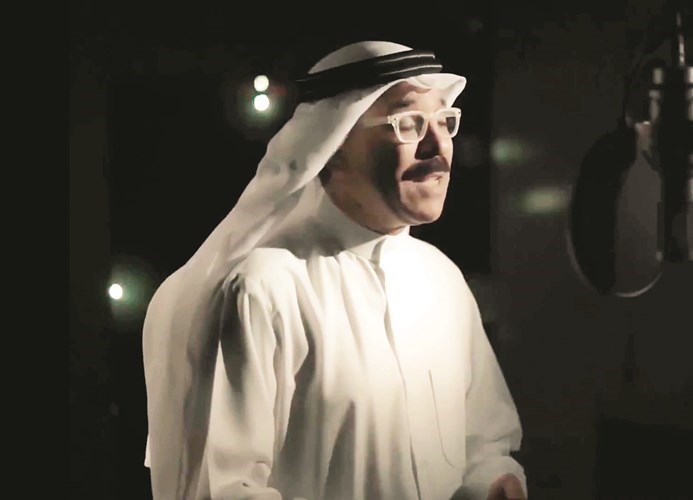 عبدالله الرويشد اثناء تسجيل الانشودة﻿