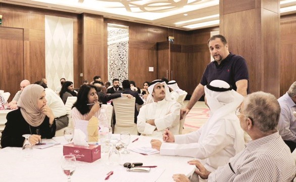 سامي شريف مع إدارة الاستثمار﻿