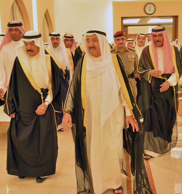 سمو الأمير الشيخ صباح الأحمد يستقبل الأمير خليفة بن سلمان آل خليفة رئيس وزراء البحرين 