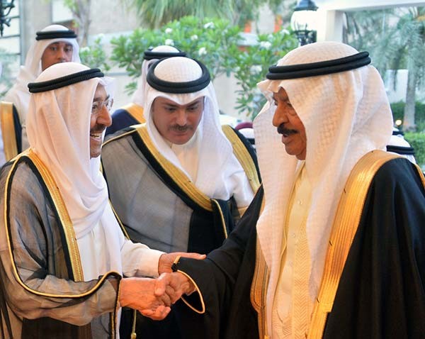 سمو الأمير الشيخ صباح الأحمد يستقبل الأمير خليفة بن سلمان آل خليفة رئيس وزراء البحرين 