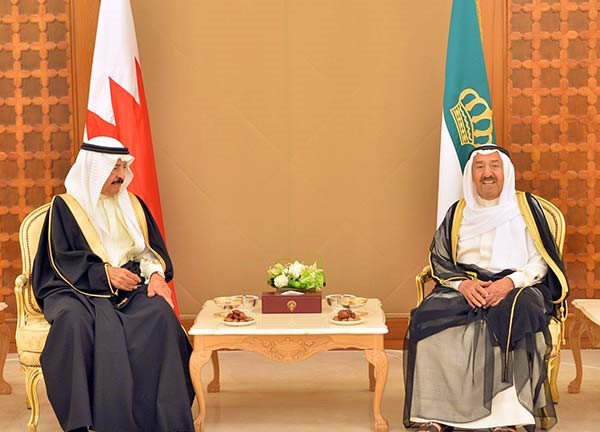 سمو الأمير الشيخ صباح الأحمد يستقبل الأمير خليفة بن سلمان آل خليفة رئيس وزراء البحرين 