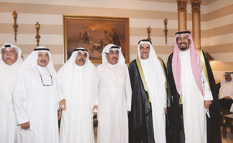 الشيخ علي الخالد ونائب رئيس التحرير الزميل عدنان الراشد والشيخ فيصل المالك وحسن الصايغ﻿