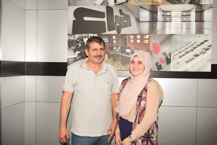 هبة السنطاوي ووالدها ﻿
