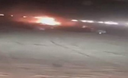 شاهد كيف أنقذ شرطي سعودي شجاع أطفال من سيارة تحترق