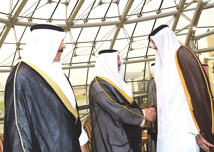 أمير قطر وترحيب من سمو الشيخ جابر المبارك