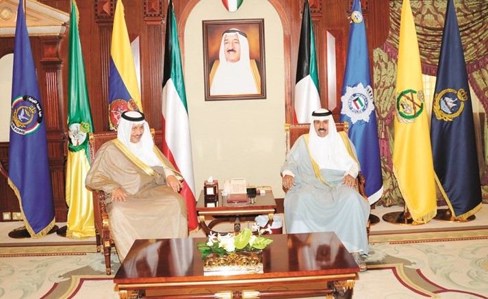 سمو ولي العهد الشيخ نواف الأحمد مستقبلا سمو الشيخ جابر المبارك﻿
