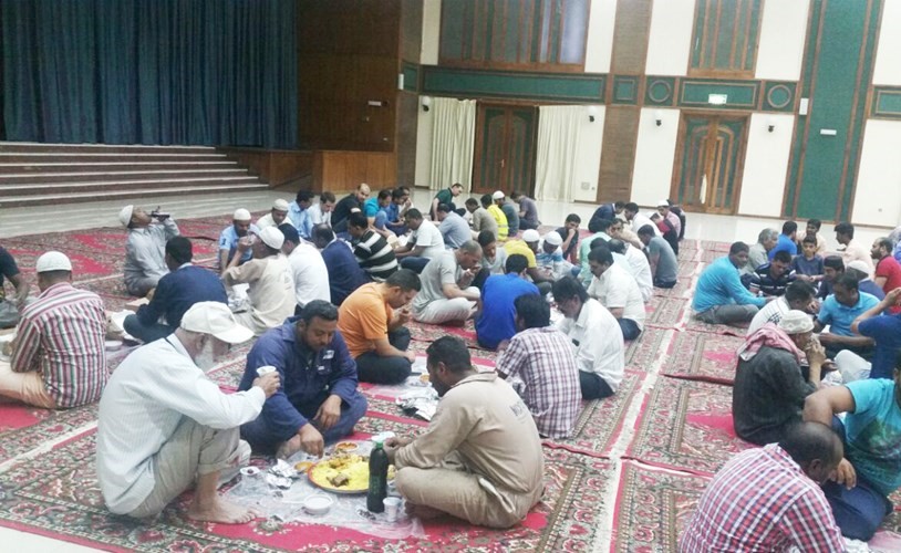 جانب من إفطار الصائمين﻿