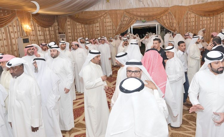 جانب من أهالي الدائرة الخامسة في استقبال الكندري﻿