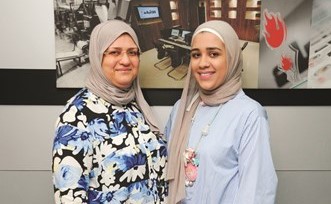 هبة حياتي برفقة والدتها﻿