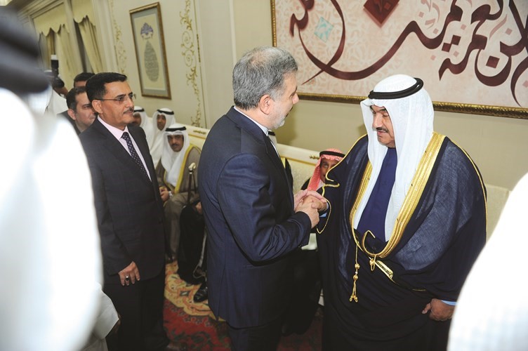 السفير علي رضا عنايتي مباركا﻿
