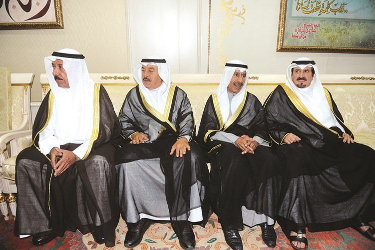 الشيخ مبارك الجابر والشيخ د. سالم الجابر والشيخ بندر الجابر والشيخ أحمد الجابر﻿