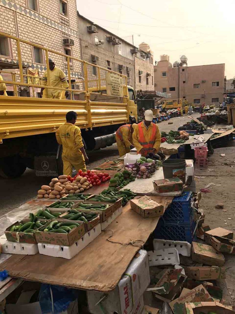 إتلاف حمولة 3 لوري من الخضروات والفواكه في "الفروانية"