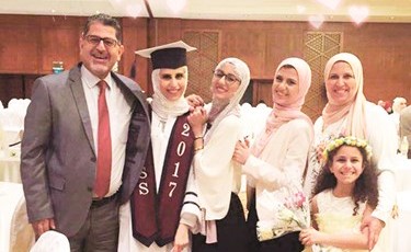 أروى البغدادي مع عائلتها﻿
