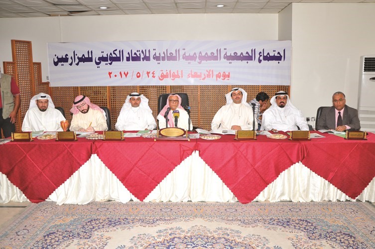 براك الصبيح يتوسط زملاءه العازمي وابن صامل والشريعان والأصيمع والمحاسب﻿