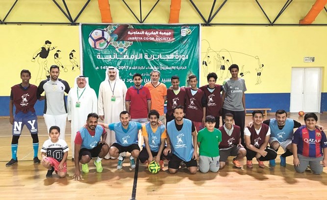 الفريقان قبل انطلاق المباراة﻿