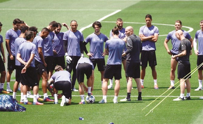 مكافآت كبيرة بانتظار لاعبي ريال مدريد ومدربهم﻿
