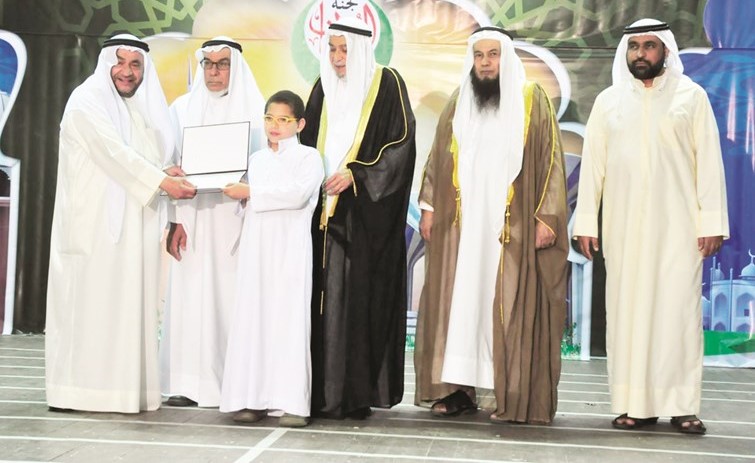 تكريم حافظ صغير من الاترجة﻿