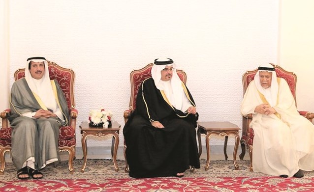 ولي عهد البحرين الأمير سلمان بن حمد آل خليفة والسفير الشيخ عزام الصباح﻿