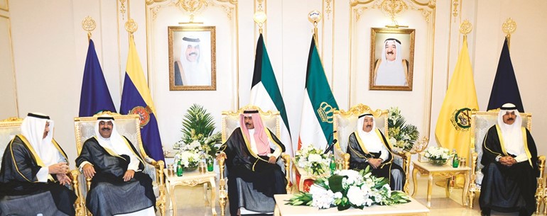 صاحب السمو الامير الشيخ صباح الاحمد وسمو ولي العهد الشيخ نواف الاحمد والشيخ مشعل الاحمد وسمو رئيس الوزراء الشيخ جابر المبارك  والشيخ محمد الخالد ﻿