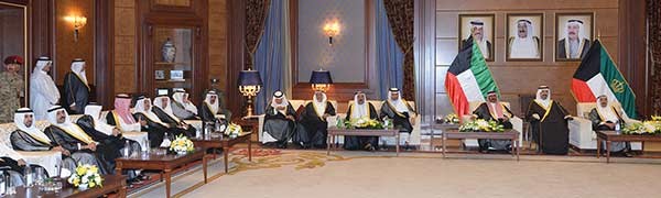 الأمير زار الرئاسة العامة للحرس الوطني لتهنئتهم بالشهر الفضيل