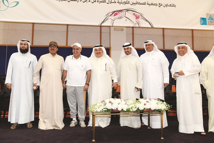 بوخمسين مع بن ناجي وعيسى حمزة وشامخ الرشيدي ووائل المطوع وعدنان الراشد وعويد الصليلي ﻿
