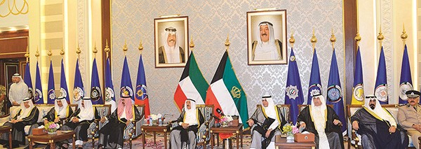  صاحب السمو الأمير الشيخ صباح الأحمد وسمو ولي العهد الشيخ نواف الأحمد والشيخ مشعل الأحمد وسمو رئيس الوزراء الشيخ جابر المبارك والشيخ خالد الجراح والسفير أحمد فهد الفهد والفريق م. سليمان الفهد والشيخ أحمد الخليفة والفريق محمود الدوسري 