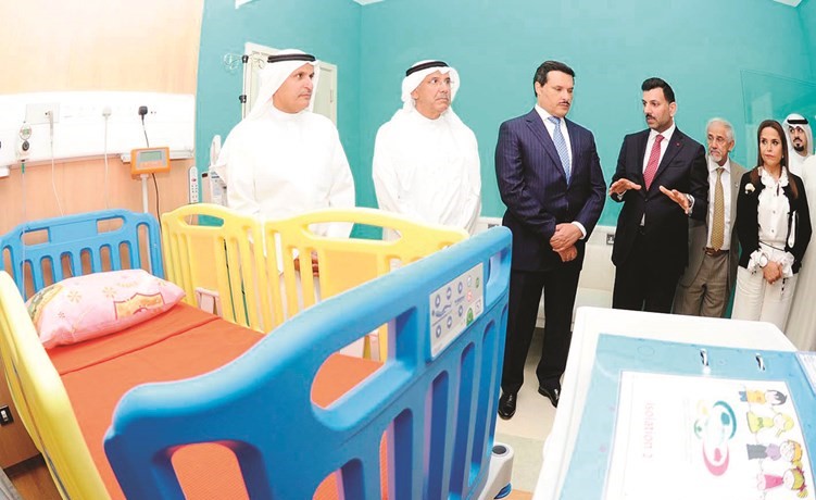 جولة تفقدية في احدى غرف العلاج بالوحدة ﻿