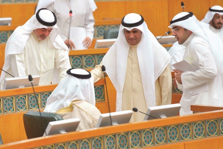 سمو الشيخ جابر المبارك ود. فالح العزب ود. عبدالكريم الكندري وصالح عاشور﻿