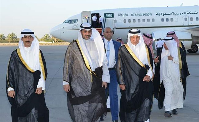 الشيخ محمد العبدالله لدى استقباله صاحب السمو الملكي الأمير خالد بن فيصل