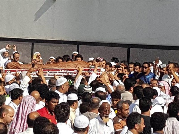 بالفيديو.. المصلون على جنازة إمام مسجد جدة الذي توفي دهسًا يملأون الشوارع.. وجموع غفيرة تشيعه