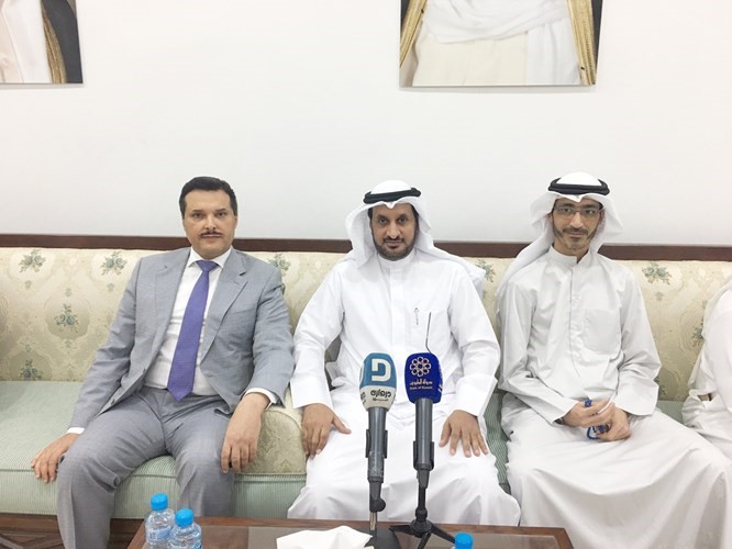 د.جمال الحربي ود.محمد المطيري خلال الغبقة﻿