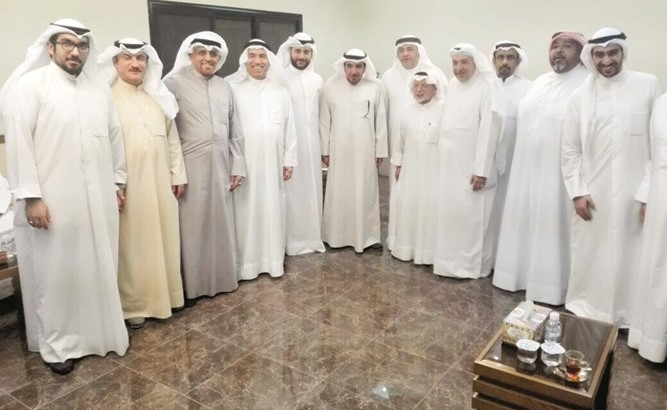 د.حسن كمال ود.حسن جوهر والمستشار عادل العلي ود. بدر الخضري وعدد من المهنئين﻿