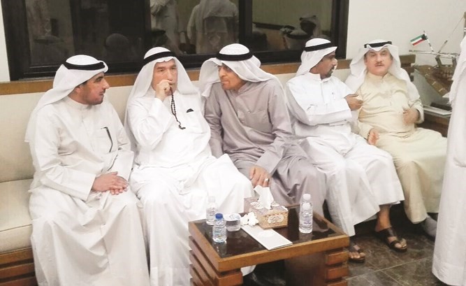 عدد من المهنئين﻿