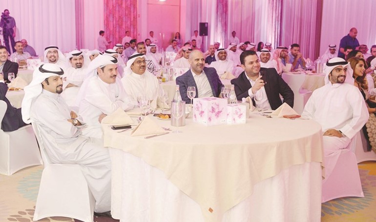 م.سلمان البدران وعدد من المديرين خلال الغبقة ﻿
