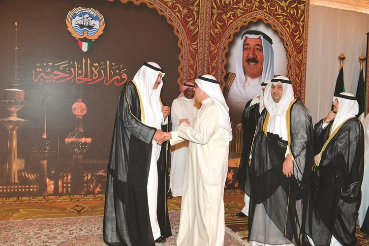 محمد الصقر والشيخ فهد جابر المبارك خلال الغبقة﻿