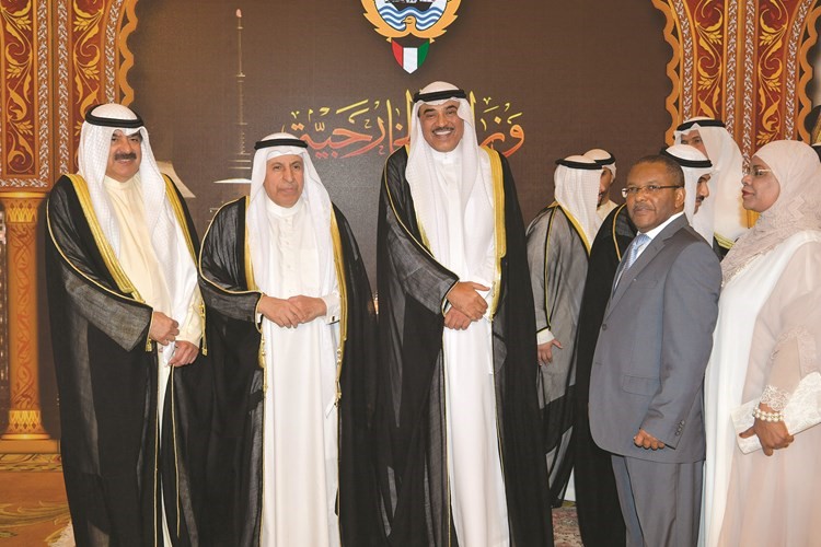 السفير السعودي د.عبدالعزيز الفايز يقدم التهاني ﻿