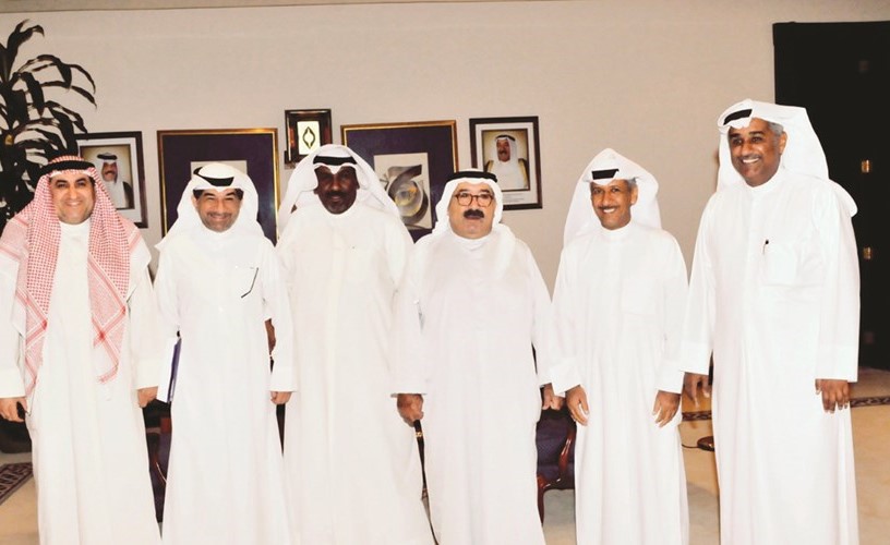 الشيخ ناصر صباح الاحمد خلال استقباله ناصر الهيفي وسقاف السقاف ورائد الوهيب وبدر العدواني وسعد عبدالكريم ﻿