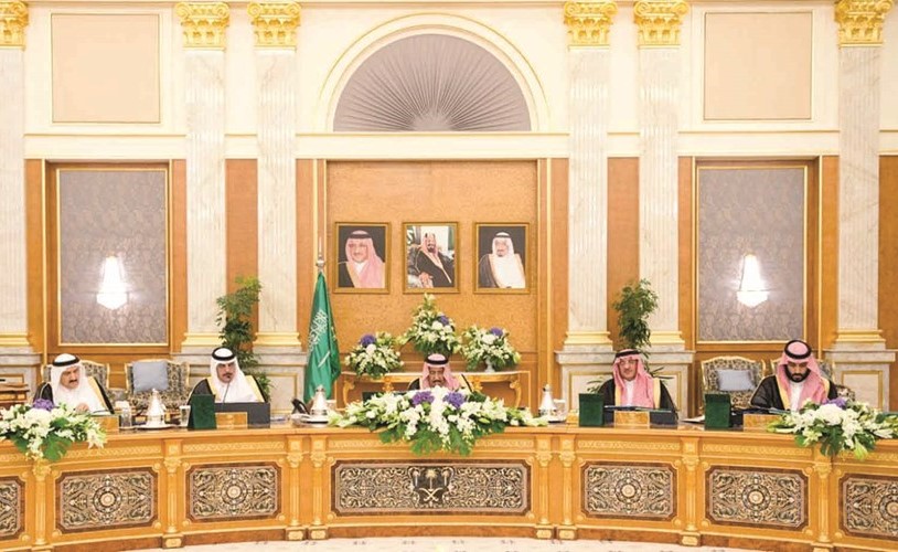 خادم الحرمين الشريفين الملك سلمان بن عبدالعزيز مترئسا جلسة مجلس الوزراء السعودي مساء أمس الاول(واس) ﻿