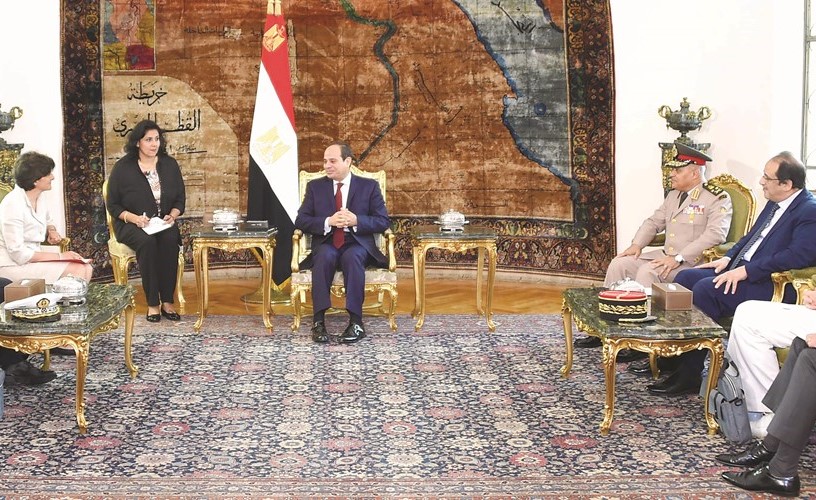 الرئيس عبدالفتاح السيسي مستقبلا وزيرة القوات المسلحة الفرنسية سيلفي جولار والوفد المرافق لها بحضور الفريق أول صدقي صبحي ﻿