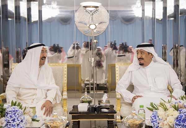 سمو أمير البلاد يغادر السعودية بعد جلسة مباحثات مع خادم الحرمين الشريفين
