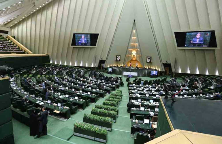 هجوم مزدوج في قلب طهران.. و«داعش» يتبنى