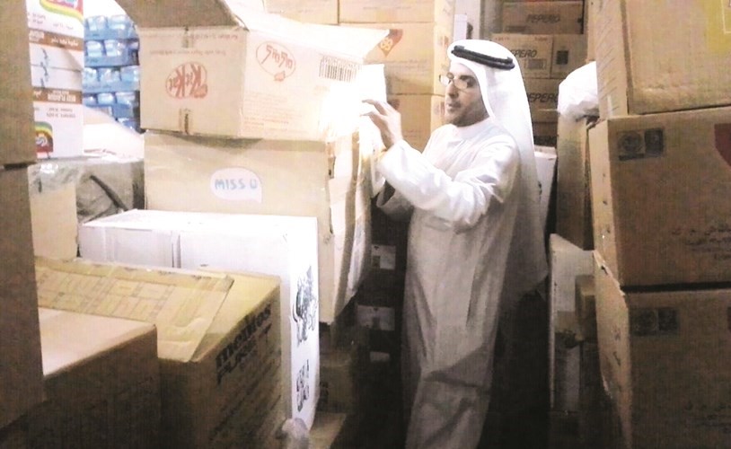 جانب من جولة فريق طوارئ العاصمة في أحد مخازن الشويخ﻿