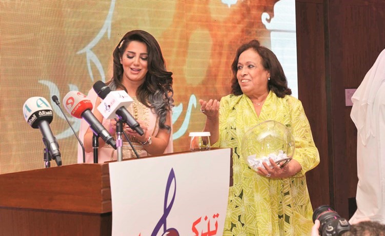 الفنانة القديرة حياة الفهد تشارك في السحب على الجوائز﻿