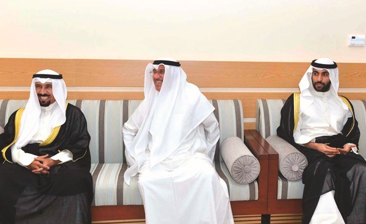 الشيخ علي الجابر مع المهنئين (شانافاس قاسم)﻿