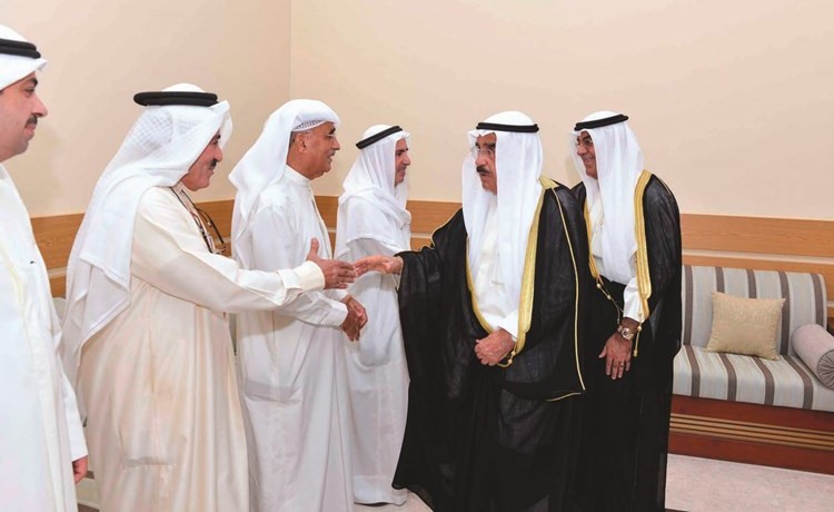 الشيخ فيصل السعود يقدم التهاني في ديوان الفضالة﻿