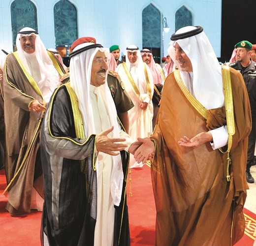 صاحب السمو الأمير الشيخ صباح الأحمد لدى مغادرته وفي وداعه صاحب السمو الملكي الأمير خالد بن فيصل بن عبدالعزيز ﻿