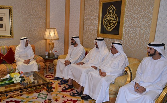  صاحب السمو الأمير الشيخ صباح الأحمد خلال لقائه صاحب السمو الشيخ محمد بن راشد آل مكتوم وصاحب السمو الشيخ محمد بن زايد آل نهيان