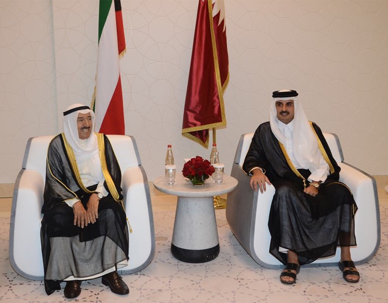 صاحب السمو الأمير الشيخ صباح الأحمد وصاحب السمو الشيخ تميم بن حمد آل ثاني أمير دولة قطر